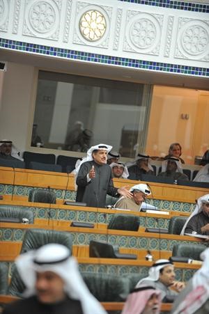 كامل العوضي متحدثا