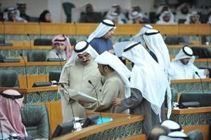عبدالله المعيوف وناصر المري خلال الجلسة