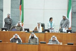 رئيس مجلس الامة علي الراشد ونائبه مبارك الخرينج والشيخ محمد العبدالله ودرولا دشتي على المنصة متين غوزال