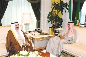 سمو نائب الامير وولي العهد الشيخ نواف الاحمد مستقبلا الشيخ ناصر صباح الاحمد﻿