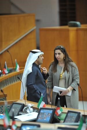 درولا دشتي وفيصل الكندري
