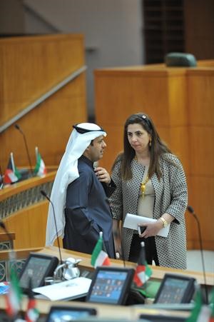 الكندري ورولا في نقاش
