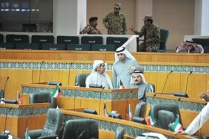 عبدالله المعيوف ودمشاري الحسيني وعادل الخرافي
