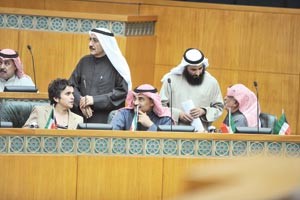 اعلام الكويت وزعت في قاعة المجلس امس احتفالا بالاعياد الوطنية