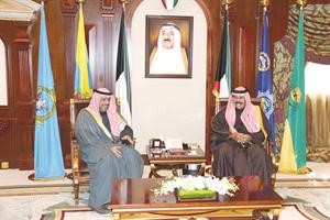 سمو نائب الامير وولي العهد الشيخ نواف الاحمد مستقبلا الشيخ احمد الفهد﻿