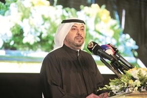 الشيخ دطلال الفهد خلال اعلانه افتتاح القناة
