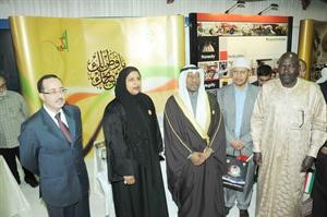 الشيخ علي العبدالله وسفيرا السنغال والصومال وبعض الحضور﻿