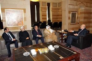 رئيس الحكومة نجيب ميقاتي مستقبلا وفدا من سفراء مجلس التعاون الخليجي في لبنان امس محمود الطويل