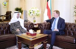 ومستقبلا السفير البريطاني