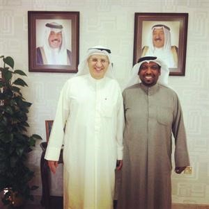 علي الريس خلال لقائه الزميل علي الرندي
