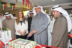 مسالم الاذينة اثناء قطع كيكة الحفل