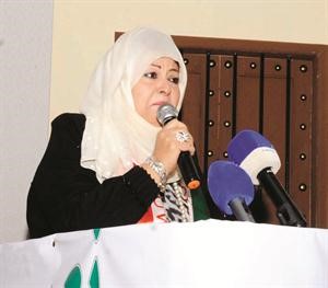 عفاف شعيب تبكي اثناء القاء كلمتها﻿