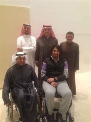النائب عبدالله التميمي يتوسط عادل احمد يمينا وحسن ابراهيم وجلوسا مشعل العتيبي وعبداللطيف السعيد