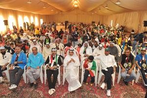 فعاليات المخيم الربيعي ويبدو الرئيس علي الراشد ومبارك النجادة وناصر الشمري وكامل العوضي وعبدالله التميمي
