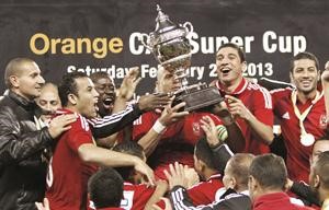 لاعبو الاهلي يحتفلون بالكاس السوبر الافريقية رويترز
