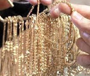 سرقة هاتف من مركبة متسوق بمنطقة شرق.. ومصري يبلغ عن سرقة مصوغات زوجته في حولي 