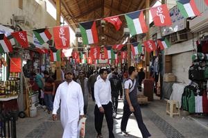 الزحام واكب الاحتفالات في سوق المباركية