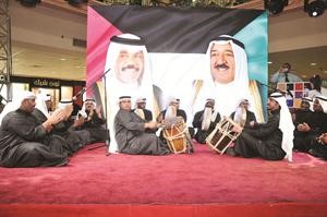 فرقة معيوف مجلي الشعبية اطربت الحضور	محمد خلوصيانور الكندري﻿