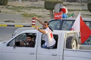 شباب من البحرين يشاركون الكويت اعيادها﻿