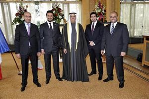 السفير علي السعيد متوسطا اركان سفارتنا في باريس﻿