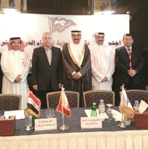 خليفة مع الفودري ورؤساء واعضاء الوفود العربية ﻿