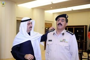 الرئيس علي الراشد يقلد العقيد خالد العجمي رتبته الجديدة﻿