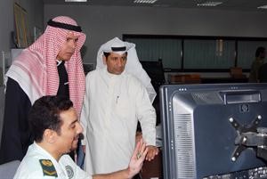 دوليد الفلاح خلال الجولة التفقدية في ادارة الطوارئ الطبية
