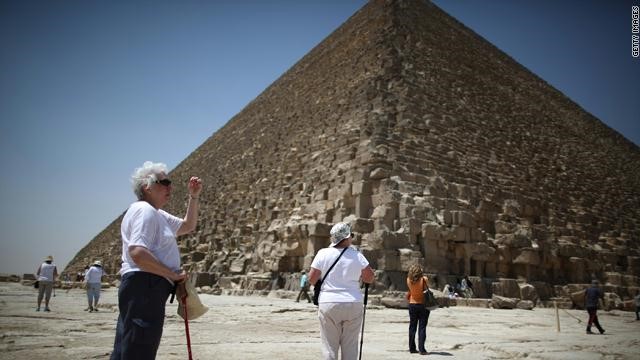 بالفيديو.. مصر تنفي قبول عرض خليجي لبيع أو تأجير آثارها بـ 200 مليار دولار.. وحلقة "درب الزلق" حول بيع الأهرامات تتحول لحقيقة