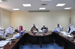 يوسف الحجي ودعبدالله المعتوق خلال الاجتماع