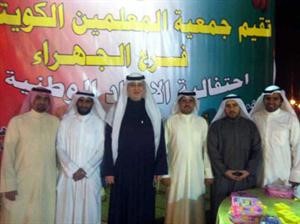 ماجد العنزي وجمال السويفان يتوسطان اللجنة المنظمة﻿