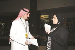 عبدالعزيز اسماعيل متحدثا للزميلة رندى مرعي﻿