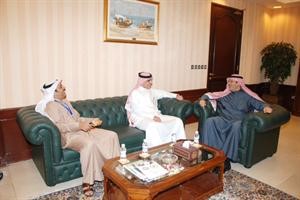 الشيخ سلمان الحمود مستقبلا رئيس الوفد السعودي﻿