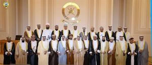 رئيس مجلس الامة علي الراشد واعضاء الوفد البرلماني في لقطة تذكارية مع نائب رئيس مجلس الوزراء لشؤون مجلس الوزراء في سلطنة عمان الشقيقة صاحب السمو فهد بن محمود ال سعيد 
