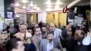بالفيديو.. ضرب ممدوح الولي نقيب الصحافيين المصريين بـ «القفا»
