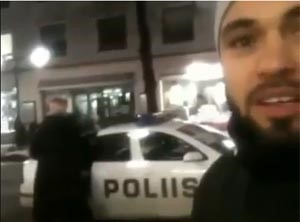 بالفيديو.. ضبط سفيرة تونس في فنلندا مع صديقها بحالة سكر.. الخارجية توقفها.. والسفيرة تتهم سائقها بتدبير الحادثة