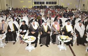 الشيخ سلمان الحمود يتقدم الحضور خلال افتتاح البطولة﻿