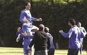 لاعب الراسينغ عدنان ملحم بعد تسجيله في مرمى العهد
