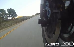 بالفيديو.. حجر صغير على طريق يتسبب في حادث خطير