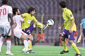 لاعب النصر حسين عبدالغني يسيطر على الكرة موقع النصر
