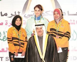 الحمود يكرم اللاعبات الفائزات﻿