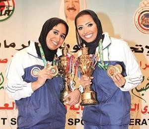 بطلتا السكيت افراح وفاطمة على منصة التتويج﻿