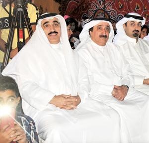 يوسف مصطفى بين الحضور﻿