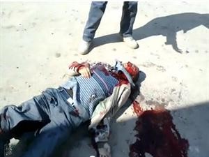 صورة عن فيديو بثه ناشطون لجثة احد قتلى قصف جيش النظام على قرية ديرفول في ريف حمص الشمالي