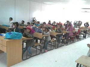 ابناء اللاجئين السوريين يدرسون في مخيم الزعتري