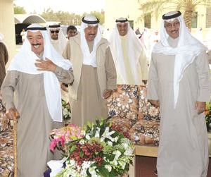 حديث باسم بين صاحب السمو الامير الشيخ صباح الاحمد والشيخ جابر العبدالله وسمو رئيس الوزراء الشيخ جابر المبارك﻿