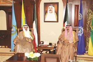سمو ولي العهد الشيخ نواف الاحمد مستقبلا رئيس مجلس الامة علي الراشد﻿