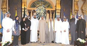 صاحب السمو الامير متوسطا رئيس اللجنة العليا للمشروع الوطني للشباب واعضاء المكتب التنفيذي﻿