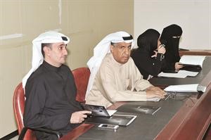 خالد العثمان خلال عمومية الحمراء العقارية اسامة ابوعطية
