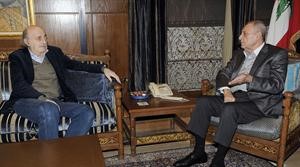 رئيس مجلس النواب نبيه بري مستقبلا النائب وليد جنبلاط في عين التين امس محمود الطويل