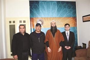 الشيخ احمد الاسير متوسطا الزملاء عدنان الراشد ومحمد الحسيني واحمد منصور